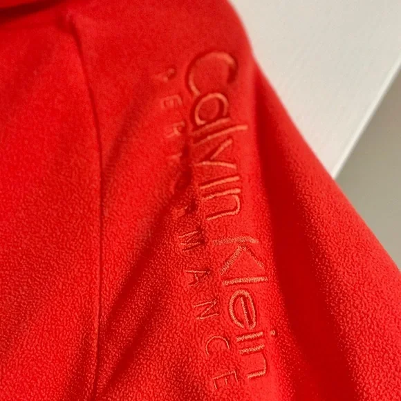 Calvin Klein - Picture 2 of 4